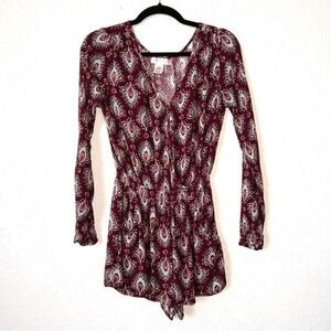 Band of Gypsies Maroon Paisley Long Sleeve Romper‎ Size Small